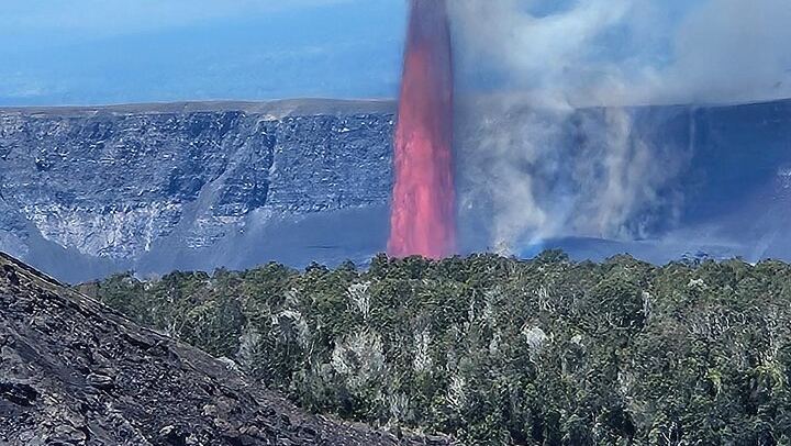 Big Island Waterfalls, Blacksand Beaches, Lava Tubes & Volcanoes