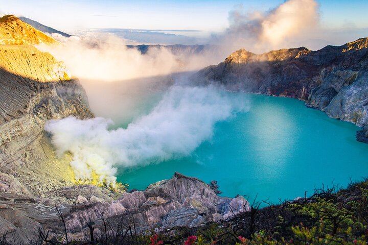 Biggest acidic crater in the world