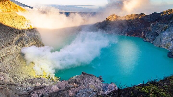 Biggest acidic crater in the world