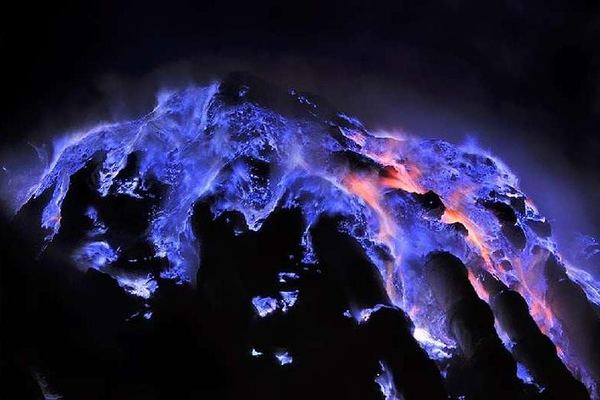 Ijen at Night, Past the Miners Carrying 80 to 100 Kilos