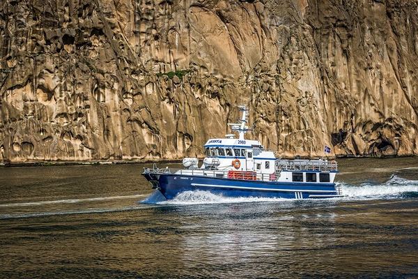 Around Heimaey by Boat: Elephant Rock, Puffins and a Sea Cave