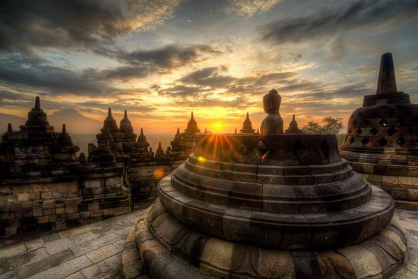 Borobudur Three Ways: VIP Summit Sunrise at 3am, Setumbu Hill, or No Sunrise