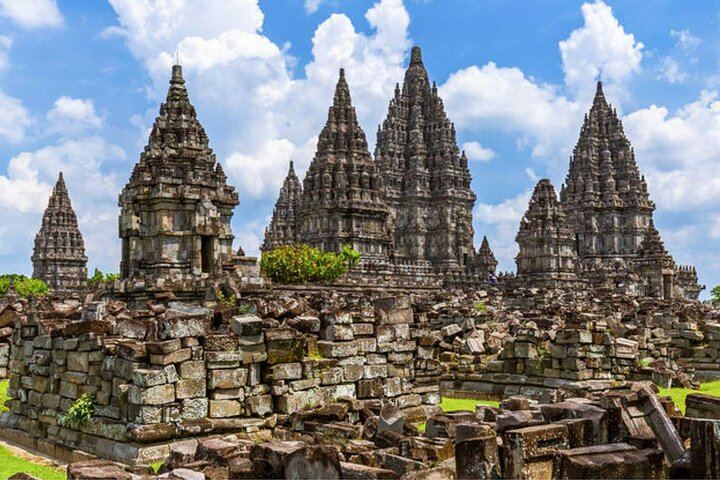 Borobudur Sunrise, Mt. Merapi & Prambanan Day Tour with Entry Fee