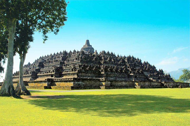 Borobudur Sunrise, Mt. Merapi & Prambanan Day Tour with Entry Fee