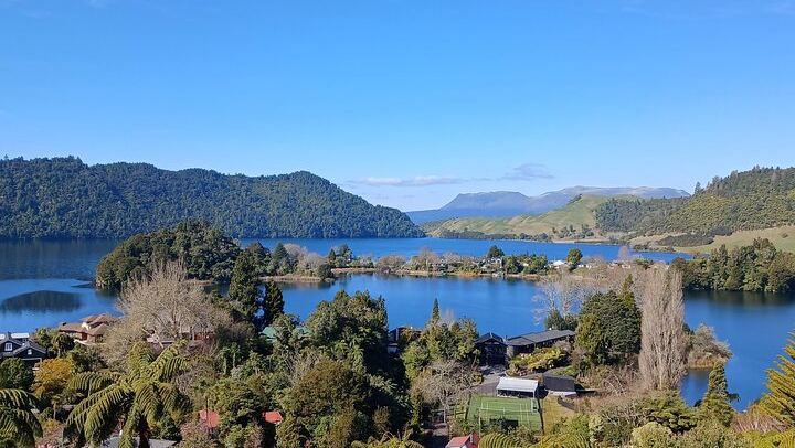 Boutique tour , Mt Maunganui, NZ farm, Rotorua lakes/geothermal