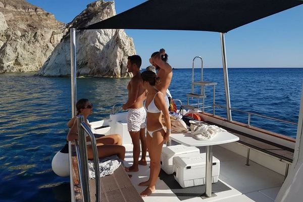 Private Cruise from Ammoudi to the Volcano and Agios Nikolaos Islet