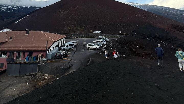 Catania: Morning Jeep Tour of Mount Etna and Lava Flow Caves