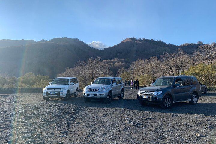 Catania: Morning Jeep Tour of Mount Etna and Lava Flow Caves