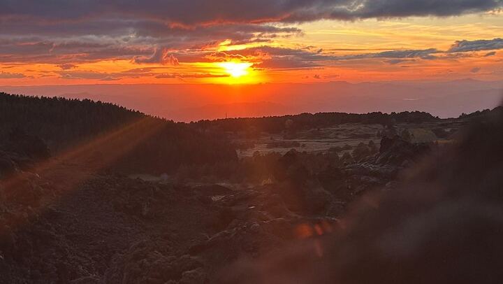 Catania: Sunset Jeep Tour of Mount Etna and Lava Flow Caves