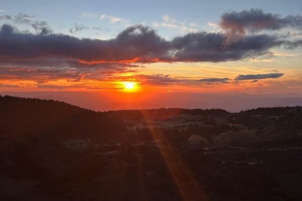 Etna Sunset Jeep Tour from Catania: Valle del Bove, Lava Cave and Zafferana Tasting