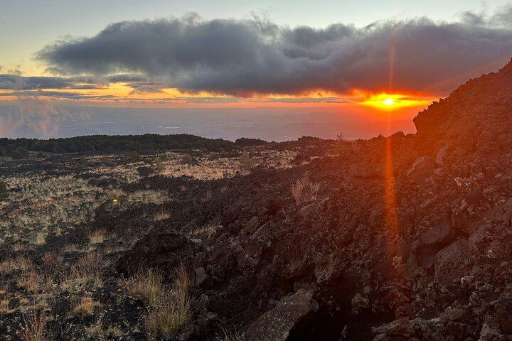 Catania: Sunset Jeep Tour of Mount Etna and Lava Flow Caves