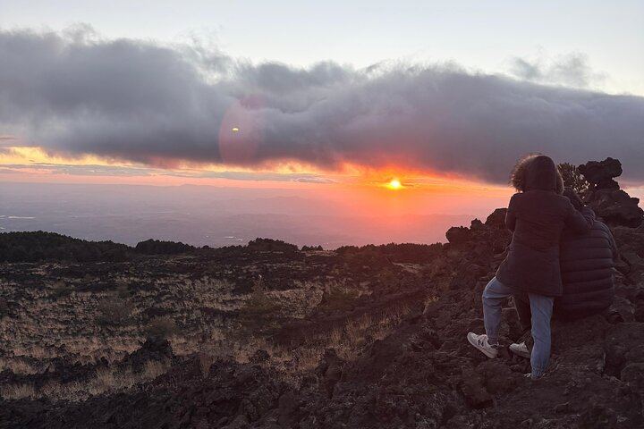 Catania: Sunset Jeep Tour of Mount Etna and Lava Flow Caves