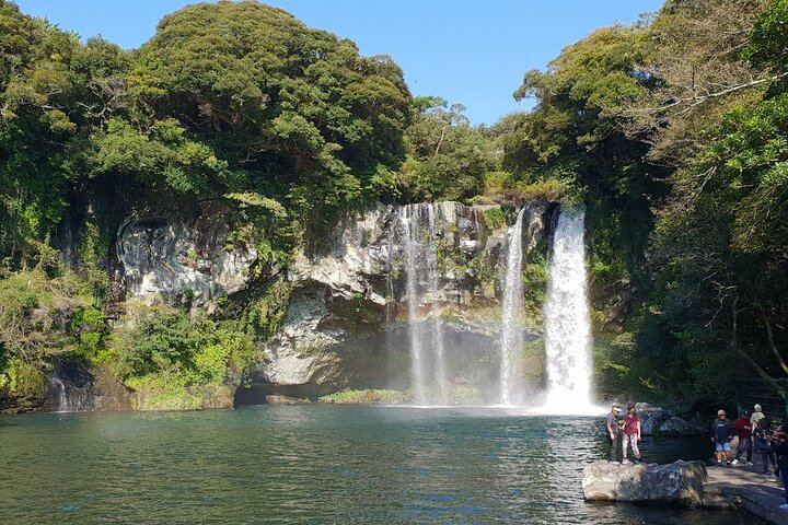 Cheonjiyeon Falls