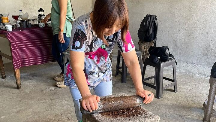 Coffee tour near the Agua Volcano with tasting
