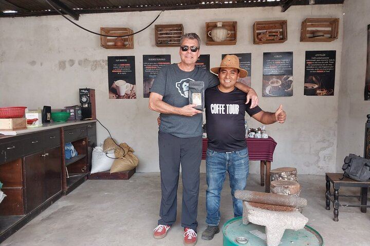 Coffee tour near the Agua Volcano with tasting