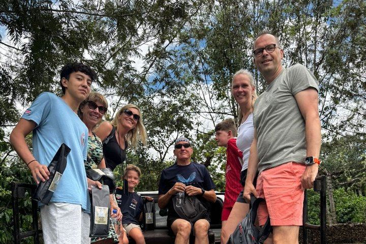 Coffee tour near the Agua Volcano with tasting