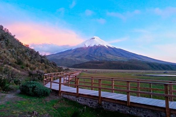 Cotopaxi to the José Rivas Refuge at 4,864 m, with Limpiopungo Lagoon