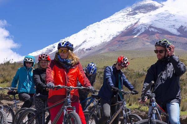 Cotopaxi Hike and Bike: Up to the Refuge, Down to Limpiopungo on Two Wheels