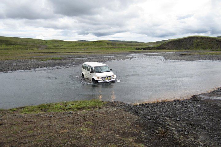 Crossing one of the smaller rivers on the way to Lakagigar
