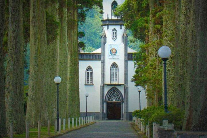 Cruise Travellers: Sete Cidades Volcano, The Blue & Green Lake