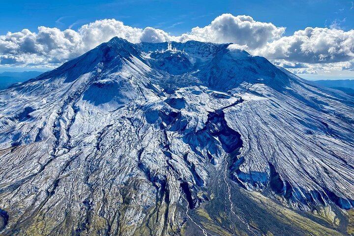 Daily summer tours of Mt St Helens