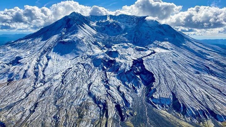 Daily summer tours of Mt St Helens