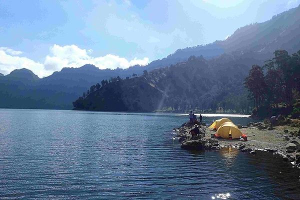 Rinjani 3 Days in Reverse: Up the Cool Senaru Forest, Out Through Sembalun Savanna
