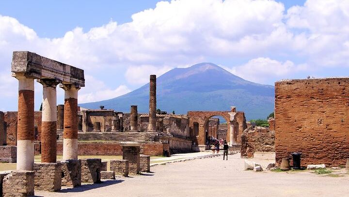 Day Trip to Pompeii, Herculaneum and Vesuvius from Naples
