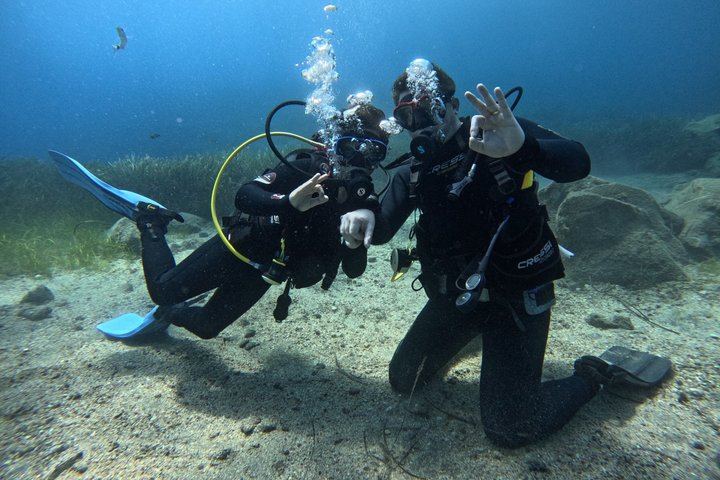 Discover Scuba Diving in the Caldera of the Volcano in Santorini
