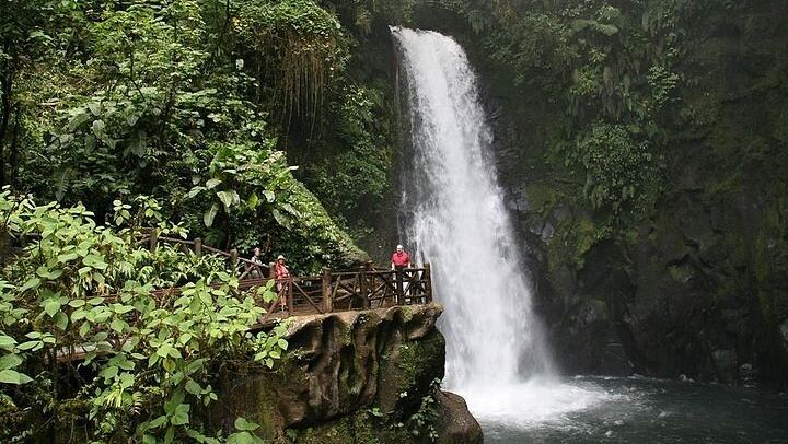 Doka Coffee Tour, Poas Volcano and La Paz Waterfall Day Trip from San Jose