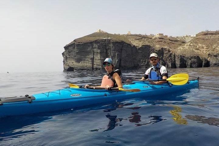 Enjoy sea kayak in Santorini