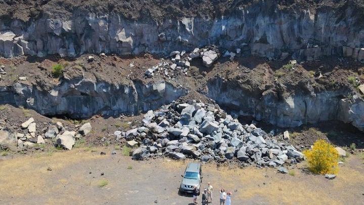 Etna Jeep OffRoad Tour: Lava Flows,Etna Wines,Lunch at 6,561 ft