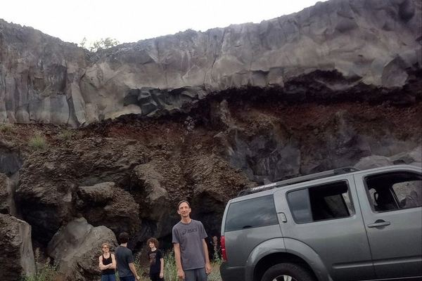 Etna Jeep Off-Road: Hornitos, the 1766 Carcarazzi Cave and Lunch at 2,000 m