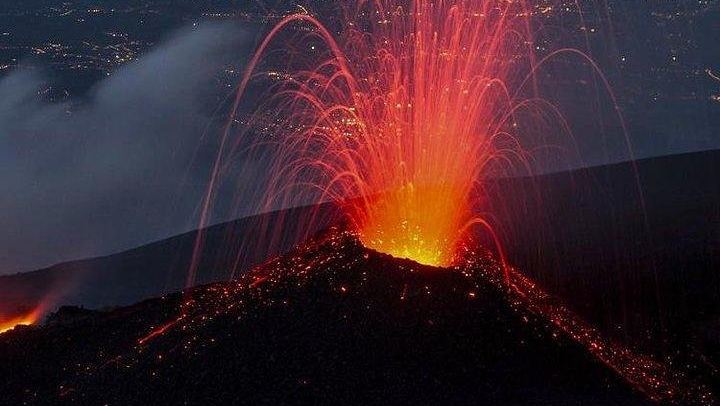 Etna Tour and Lunch in a Winery with Wine Tasting