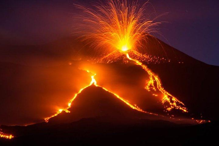 Etna Tour and Lunch in a Winery with Wine Tasting