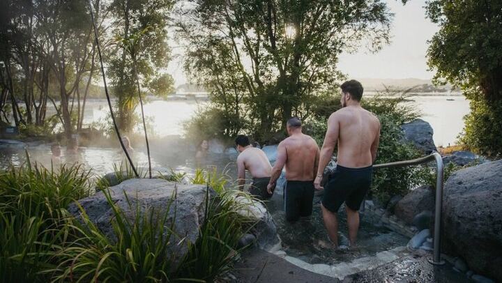 Ex Auckland: Rotorua Māori Village with Haka and Hot Springs