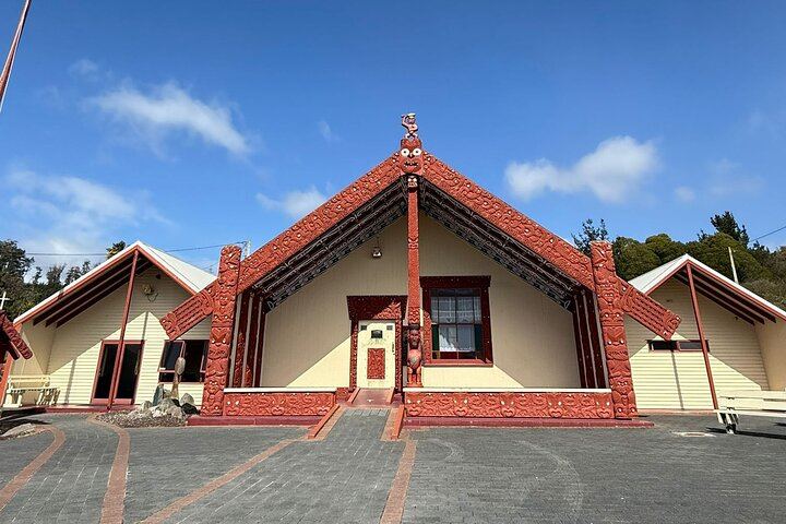 Ex Auckland: Rotorua Māori Village with Haka and Hot Springs