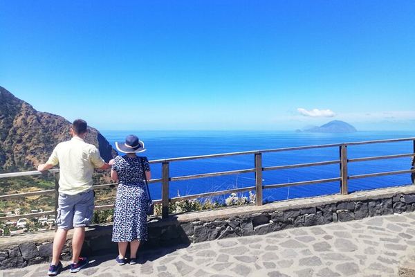 Salina in Half a Day: the Six Villages, Capers and Malvasia