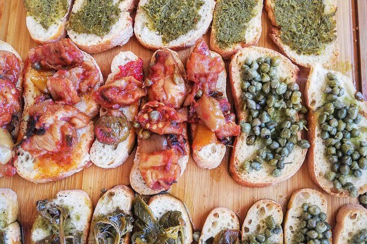 Exclusive Tour in Salina: Half Day of Local Flavors and Wines
