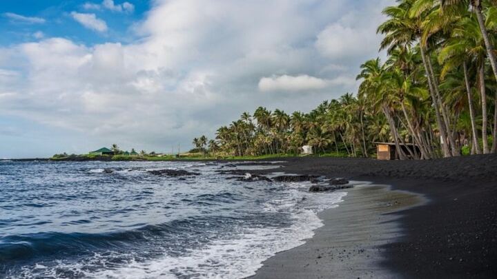 “Experience “Hawaii Volcano,Waterfall, Black Sand Beach & Lunch