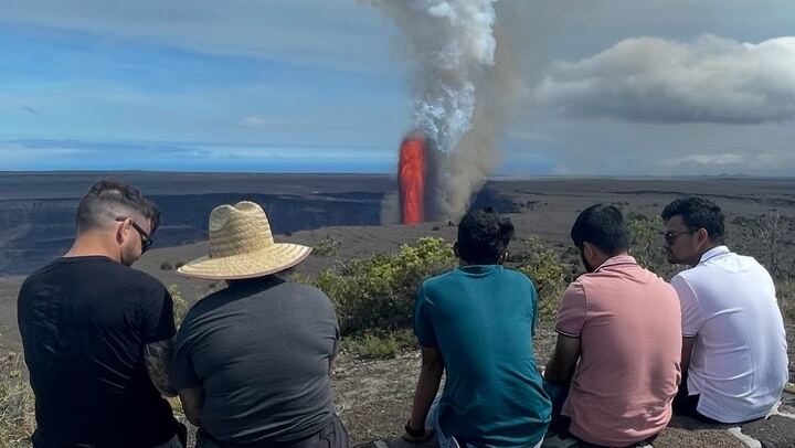 “Experience “Hawaii Volcano,Waterfall, Black Sand Beach & Lunch