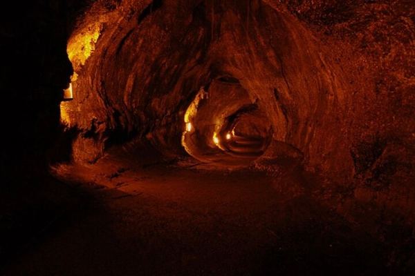 Big Island in Half a Day: Rainbow Falls, a 600-Foot Lava Tube, Punalu'u