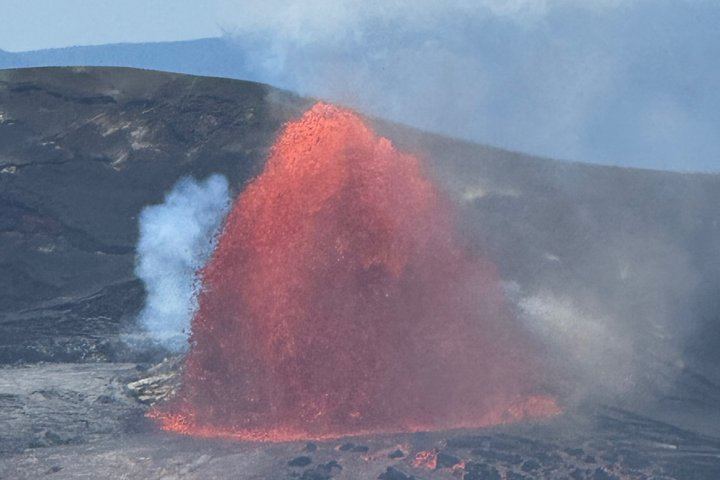 “Experience “Hawaii Volcano,Waterfall, Black Sand Beach & Lunch