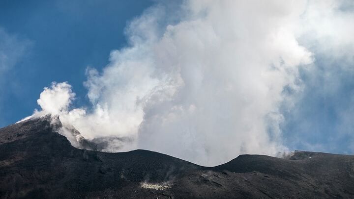 From Catania: Etna Small-Group Tour at 2950 mt with Lunch