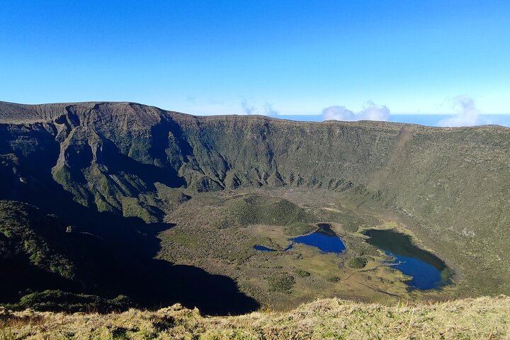 Faial Caldera. Inside we can see its intermittent lake. It used to be a permanent lake but something has changed in the last few decades, come and find out what has changed.