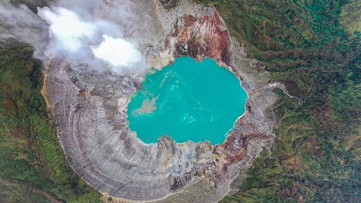 From Banyuwangi or Bali Sunrise Ijen Vulcano Hiking All Inclusive