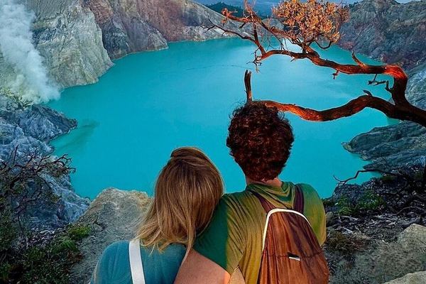 From Banyuwangi or Bali Sunrise Ijen Vulcano Hiking All Inclusive