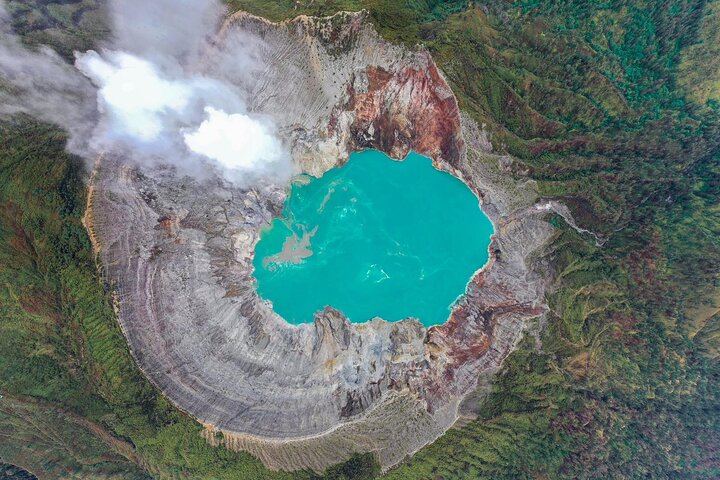 From Banyuwangi or Bali Sunrise Ijen Vulcano Hiking All Inclusive