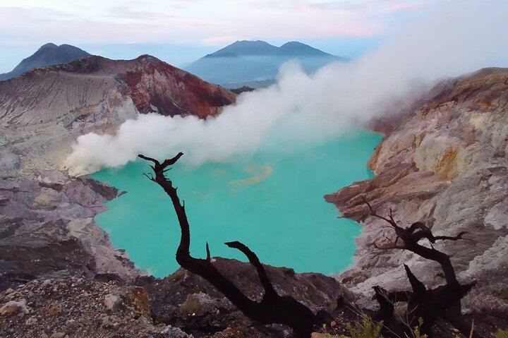 From Banyuwangi or Bali Sunrise Ijen Vulcano Hiking All Inclusive