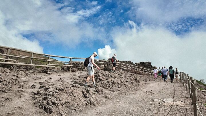 From Naples to Vesuvius: Bus, Ticket and Smart Audio Guide